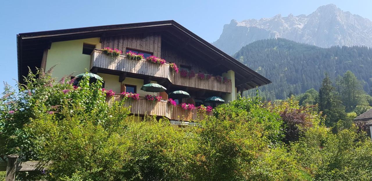 Gaestehaus Schoeneweiss Ehrwald Luaran gambar