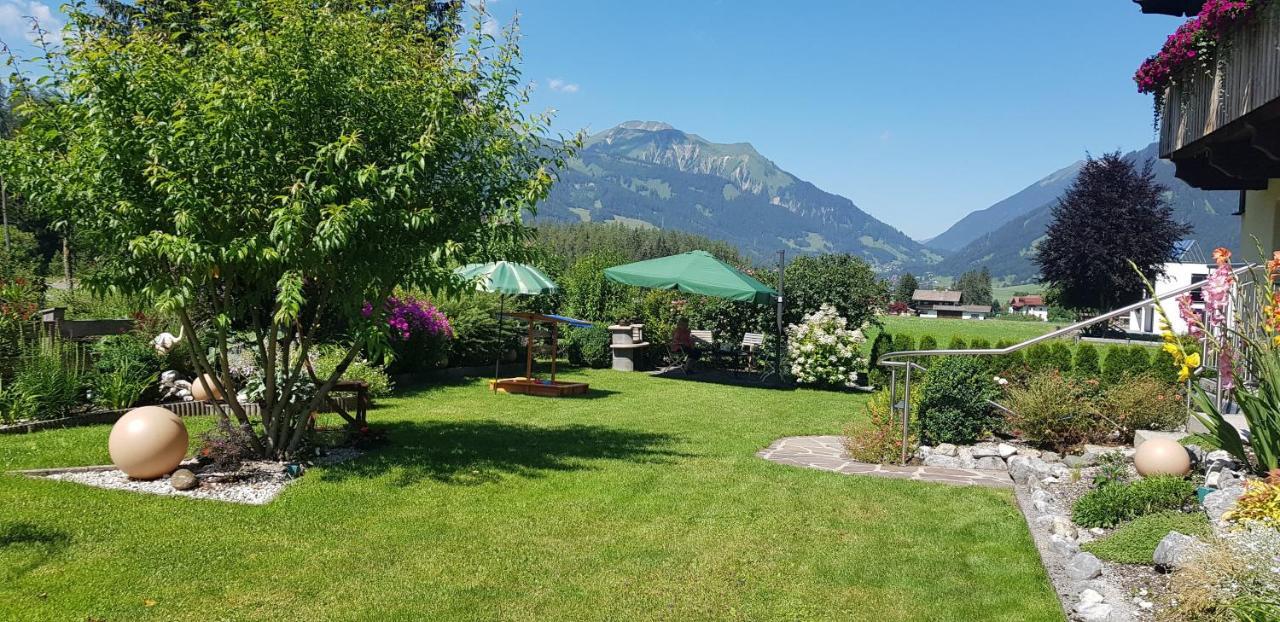 Gaestehaus Schoeneweiss Ehrwald Luaran gambar