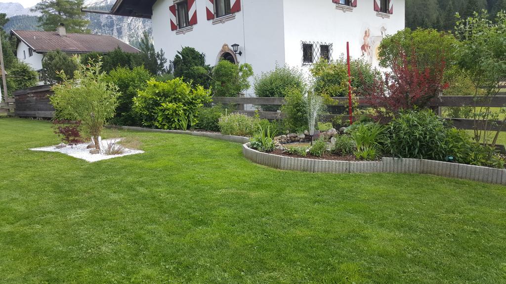 Gaestehaus Schoeneweiss Ehrwald Luaran gambar