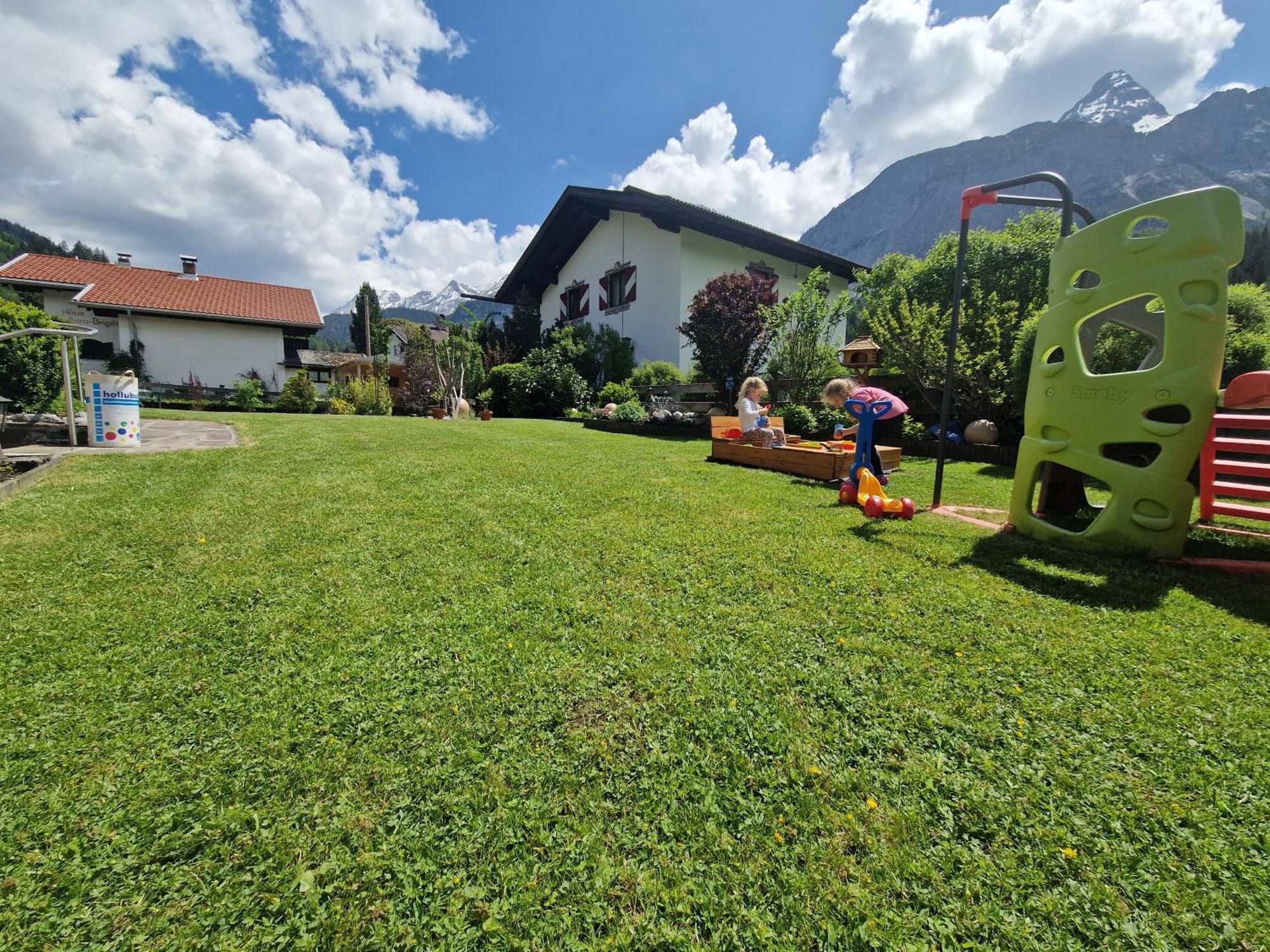 Gaestehaus Schoeneweiss Ehrwald Luaran gambar