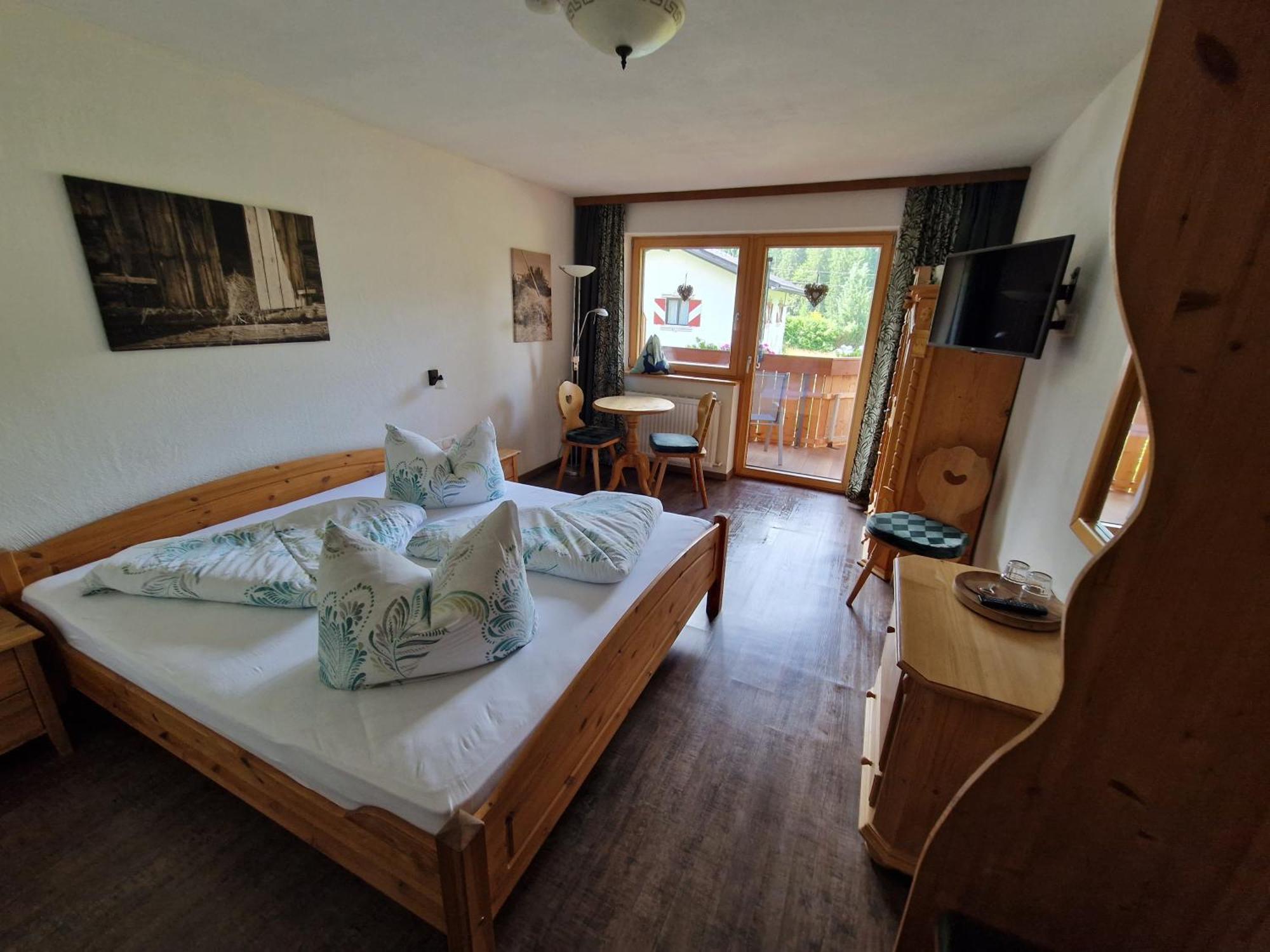 Gaestehaus Schoeneweiss Ehrwald Luaran gambar