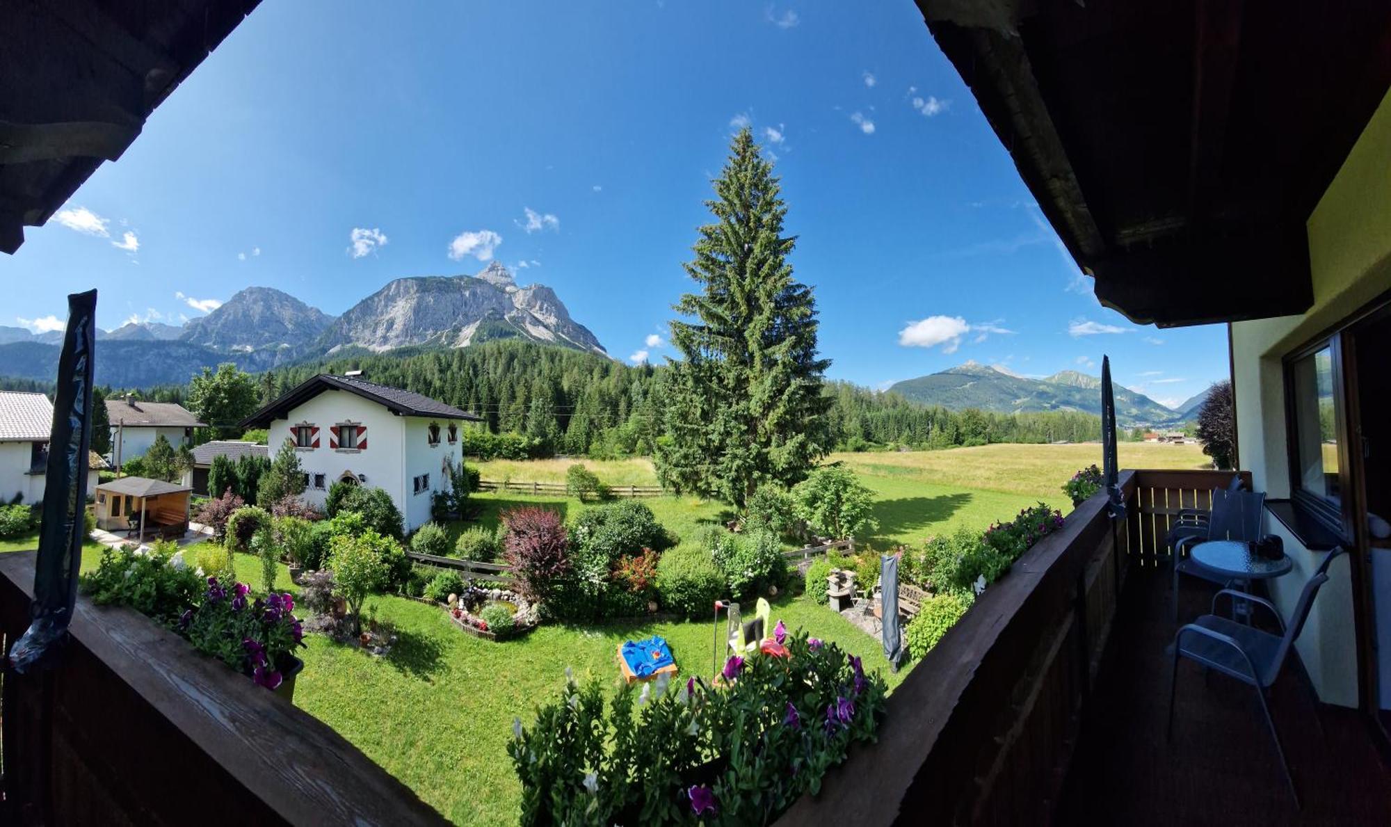 Gaestehaus Schoeneweiss Ehrwald Luaran gambar